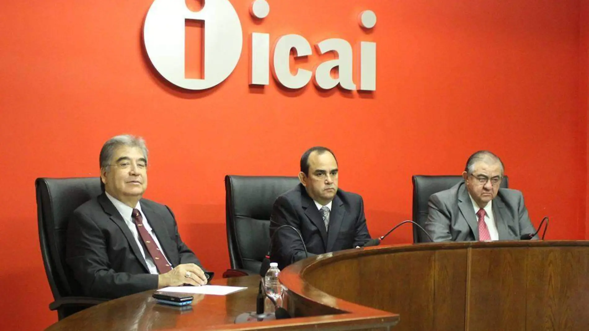 10 WEB  Presenta renuncia funcionario del ICAI reportado por ofrecer servicios sexuales